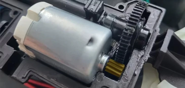 Mosiężna Zębatka Mechanizmu Zamykania Ramion do Thermomix TM5 _ TM6.jpg