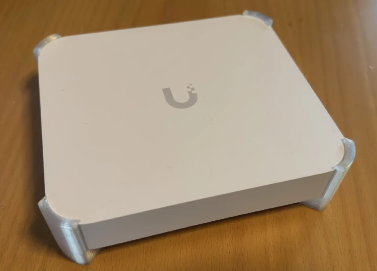 Uchwyt  Wieszak Montażowy do Ubiquiti UniFi Cloud Gateway Ultra (UCG-Ultra) MAXGP MOCOWANIE.png